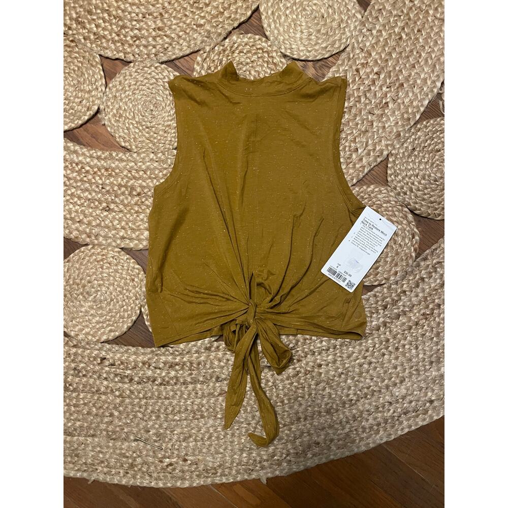 NWT Mock neck cropped lululemon tank size 6